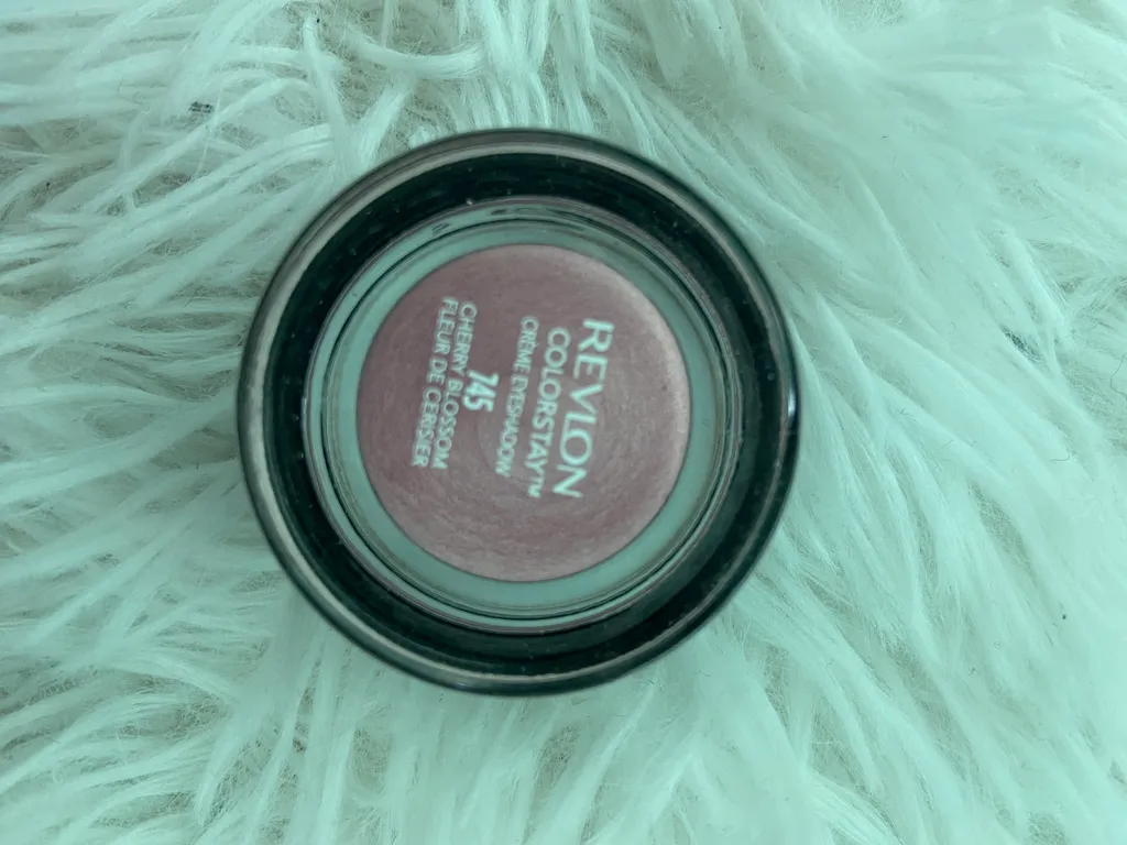 Revlon cream eye shadow  photo 1