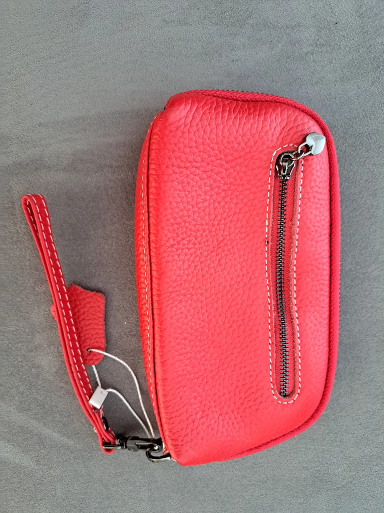 Red wallet photo 1