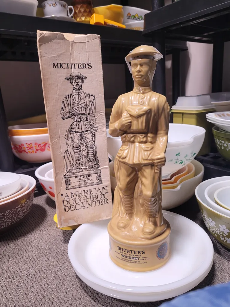 Collectable wiskey Ceramic decanter  photo 1