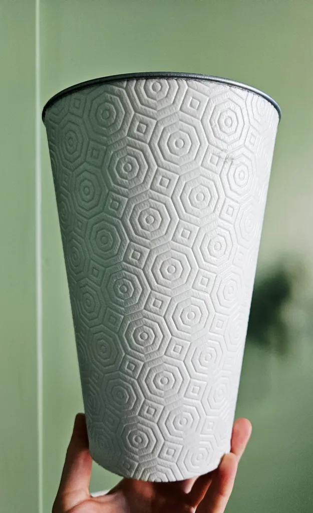 White Embossed Metal Bucket/Pot photo 1