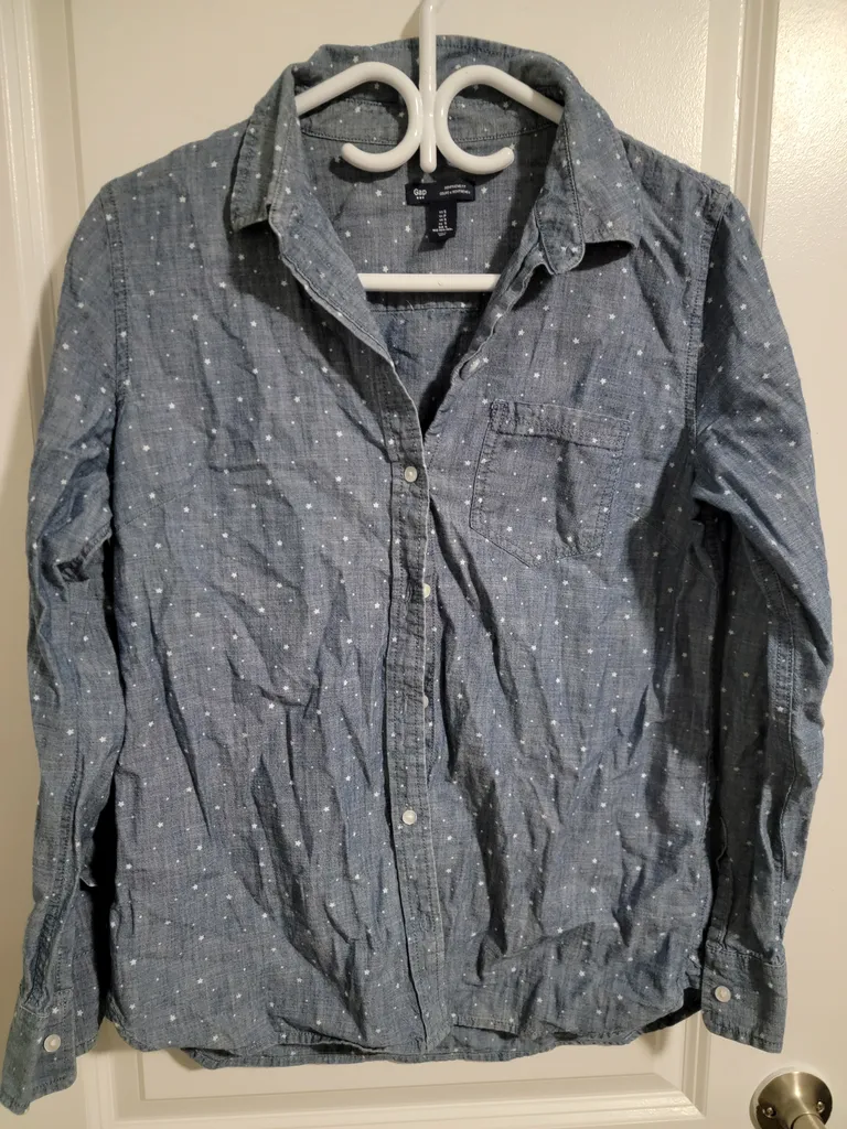 GAP shirt  photo 1