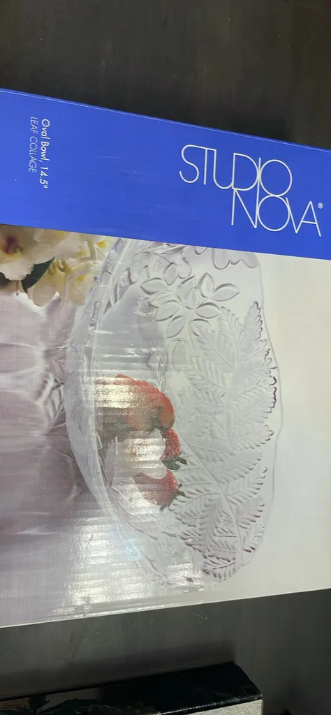 🎁 Leaf collage oval bowl. 14.5”. Brand new in box.  photo 1