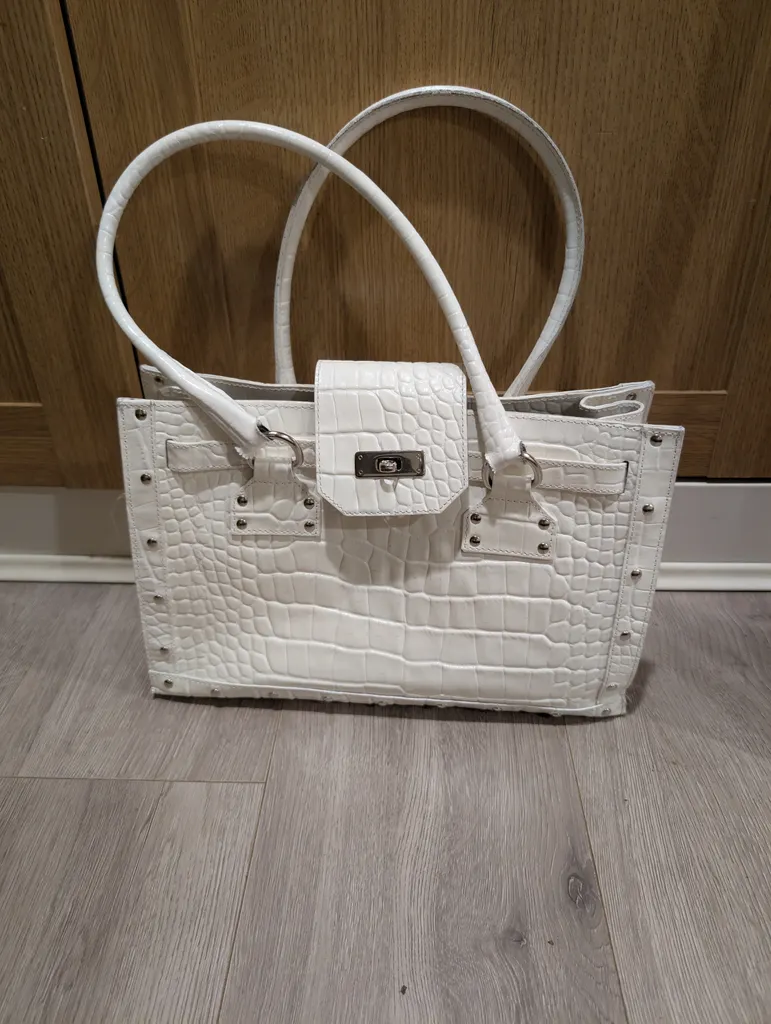 White crocodile print purse photo 1