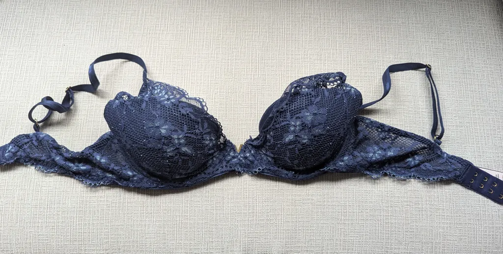 Victoria's Secret Bra - 34C photo 1