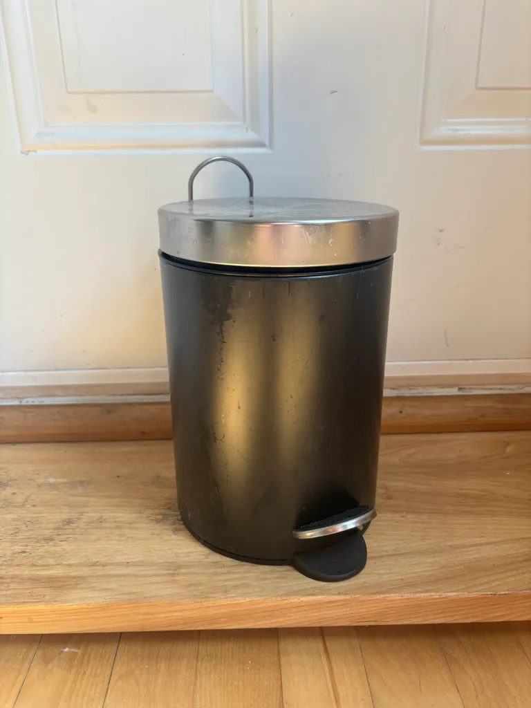 Small stainless steel/plastic pedal garbage can  photo 1