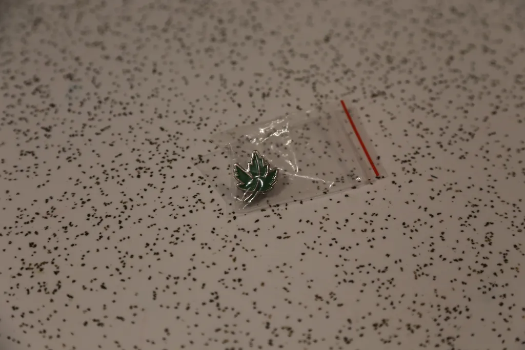 Green Leaf Pin photo 1