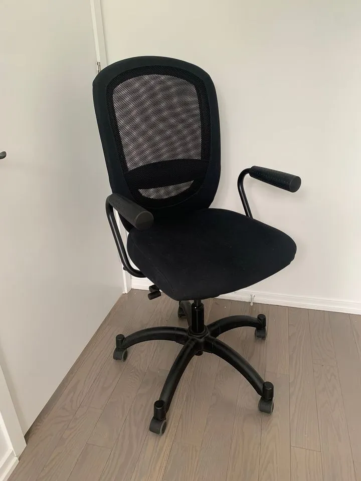 IKEA Vilgot / Nominell Swivel Office Chair with Armrests, Black photo 1