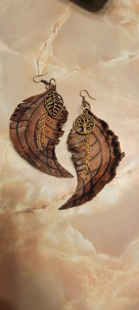 Leather feather leaf earrings  photo 1