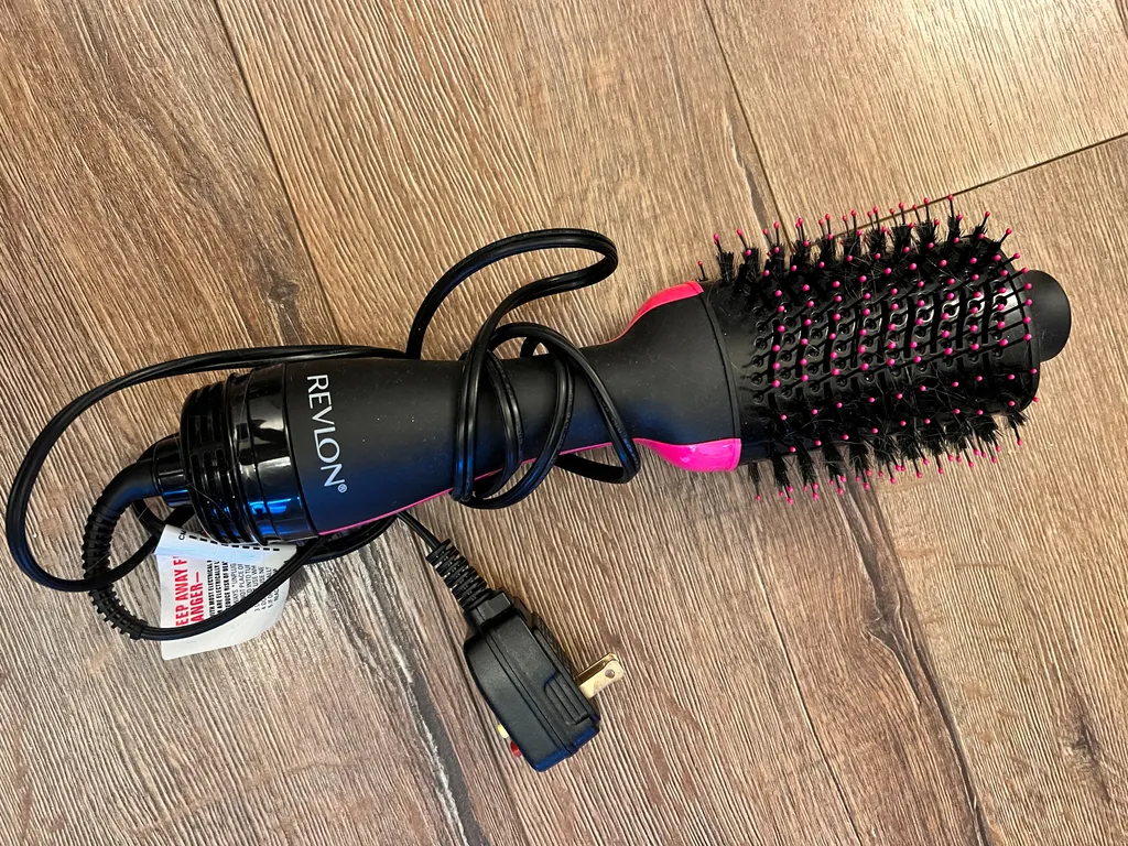 Revlon One-Step Volumizer Hair Dryer & Hot Air Brush photo 1