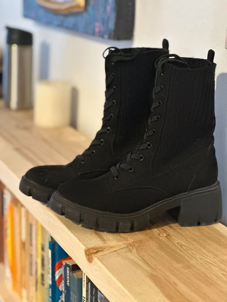 7.5 Women’s black chunky lace up boot photo 1