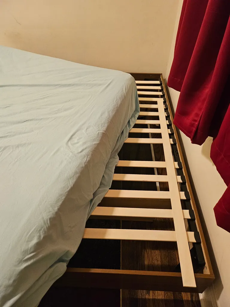 Queen bed frame photo 1