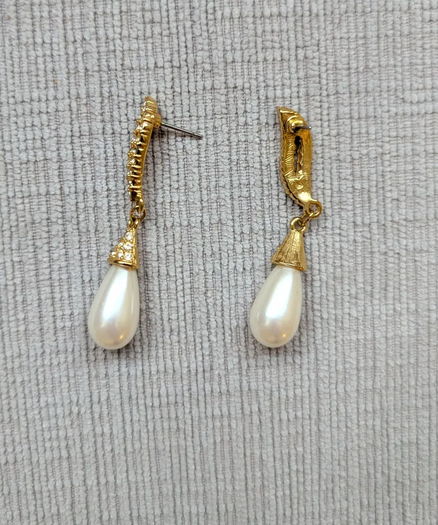 Pearl Drop Earrings - Gold Tone photo 1