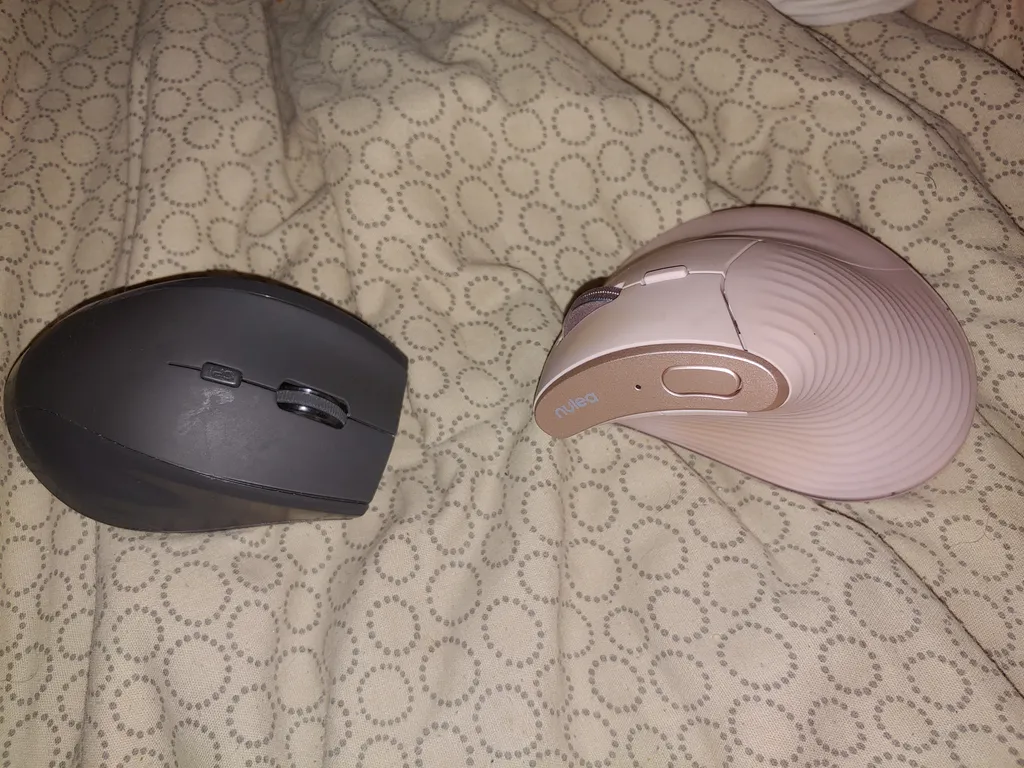 Bluetooth mouses photo 1