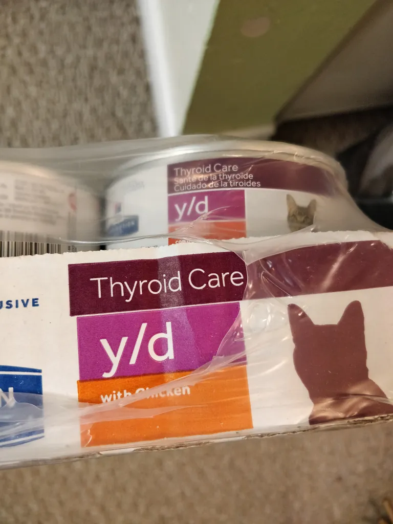 FREE: 24 cans of Hill's Thyroid Care cat food photo 1