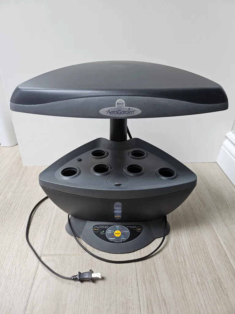 (Traded) Aerogarden Classic 6 photo 1