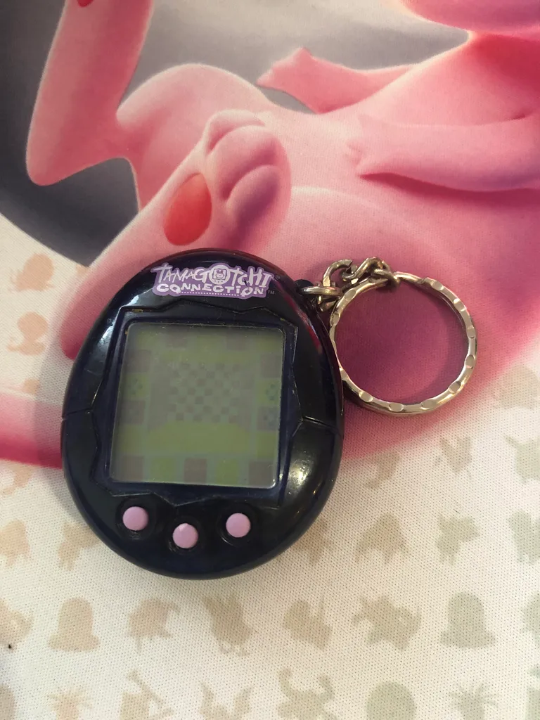 Tamagotchi (missing back) photo 1