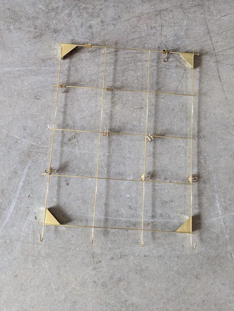 Gold Grid Wire Board photo 1