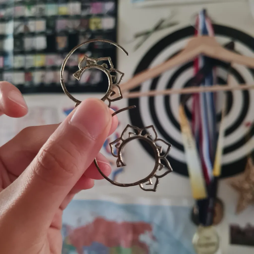 Flower hoop earrings photo 1