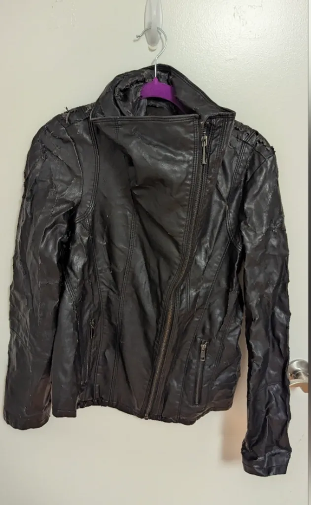 Casual Distressed Black Leather Jacket - Women's Medium  photo 1