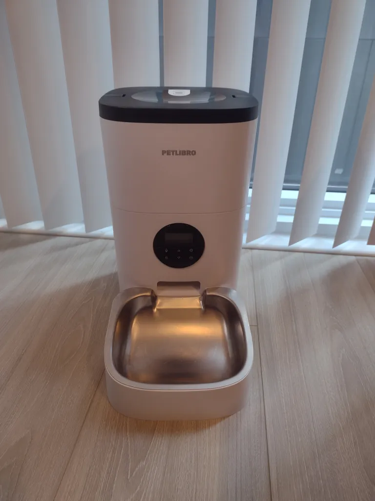 Petlibro automatic pet feeder photo 1