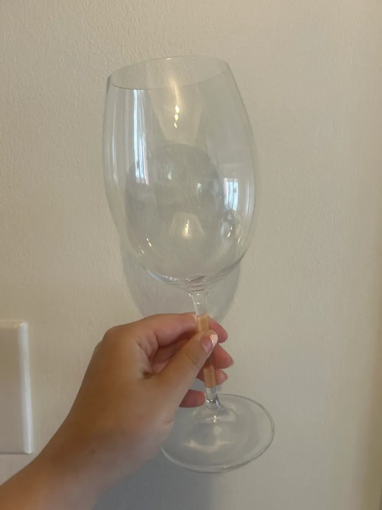 Large wine glass photo 1