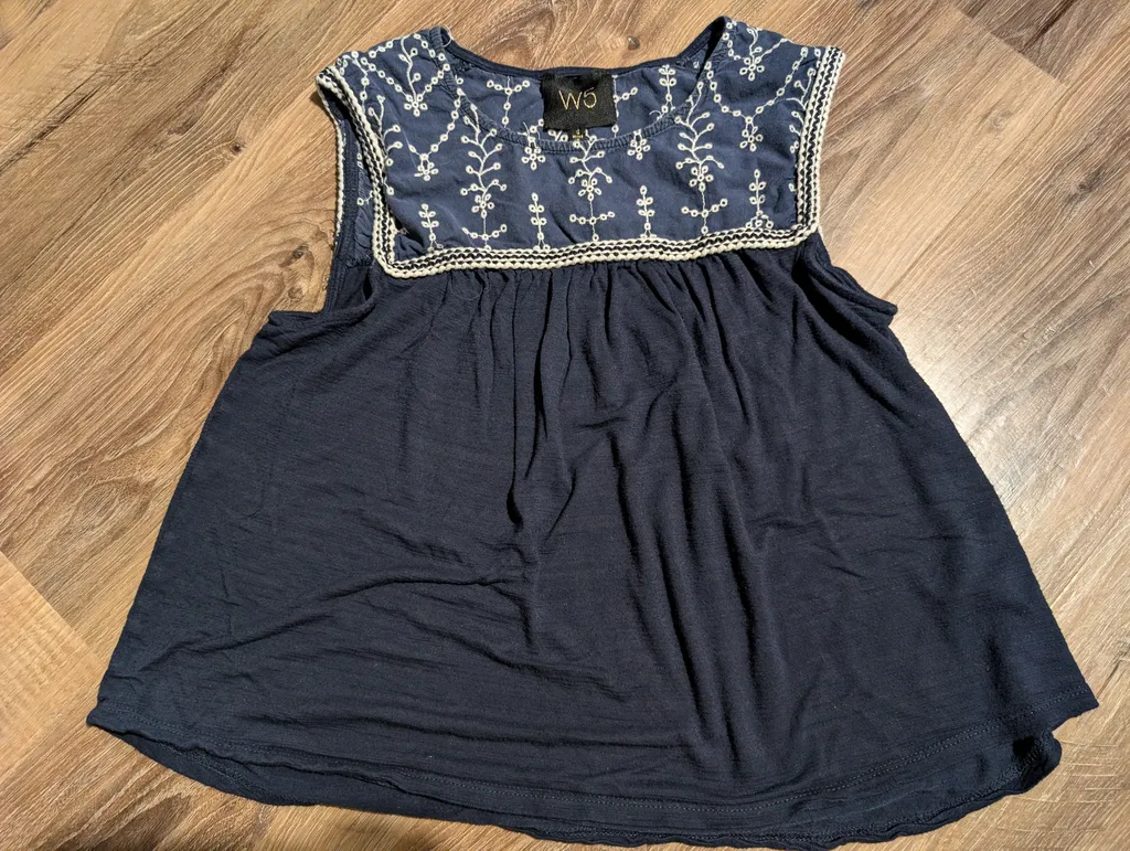 Navy eyelet top photo 1