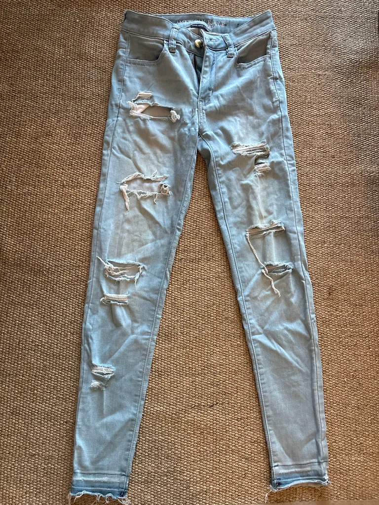 American can eagle ripped jeans  photo 1