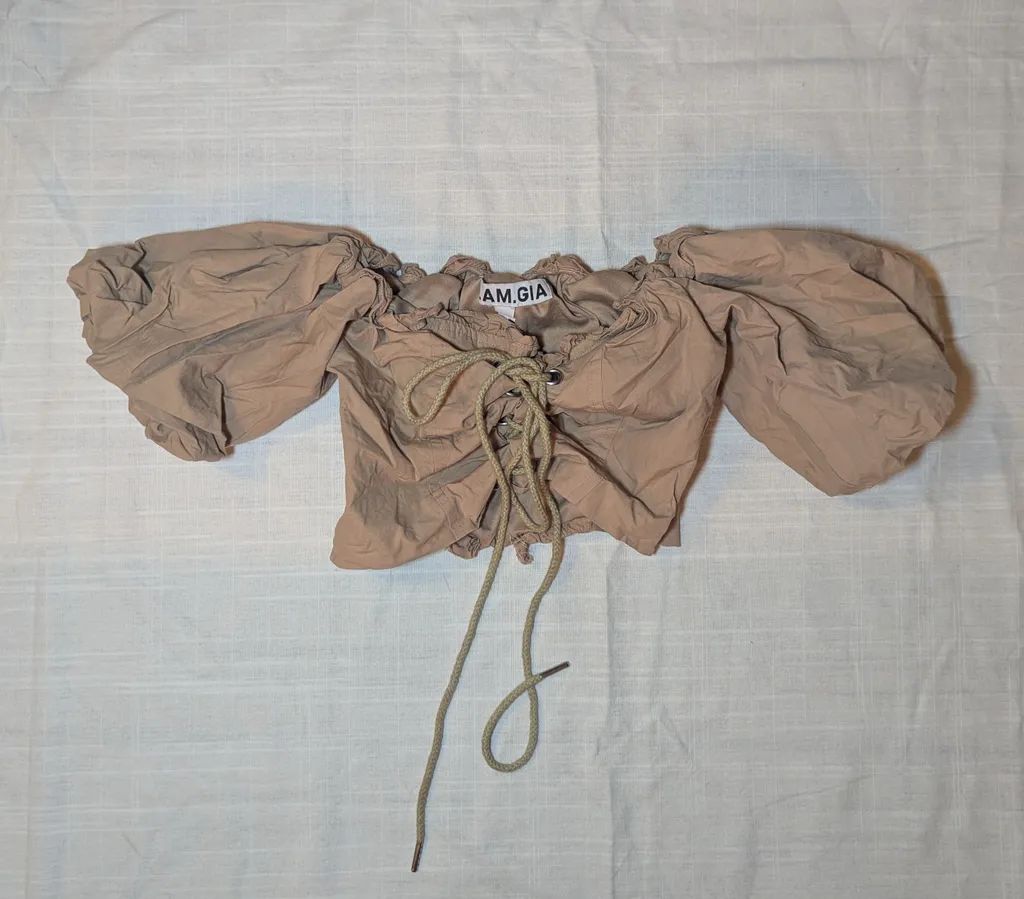 I am gia top photo 1