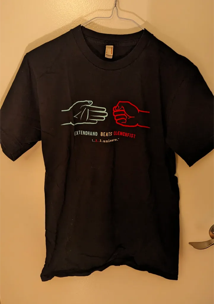 Unlearn Extendhand Beats Clenchfist T-Shirt - Size Men's Small photo 1