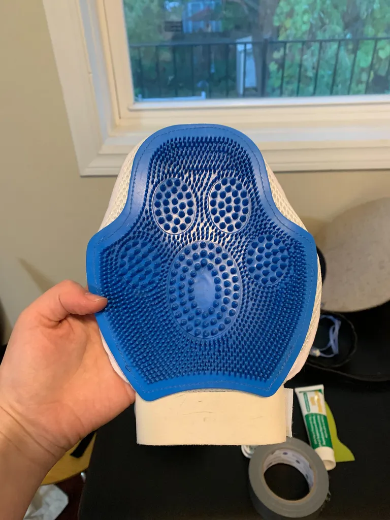 Pet brush glove photo 1