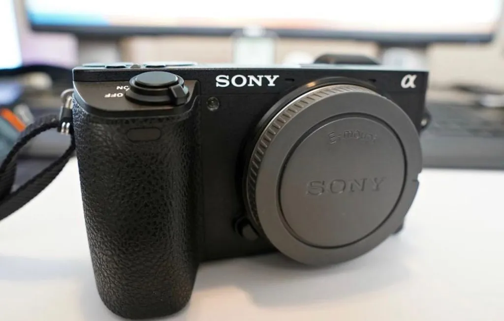 Sony α6500 camera.. going for 450$.. with receipts. photo 1