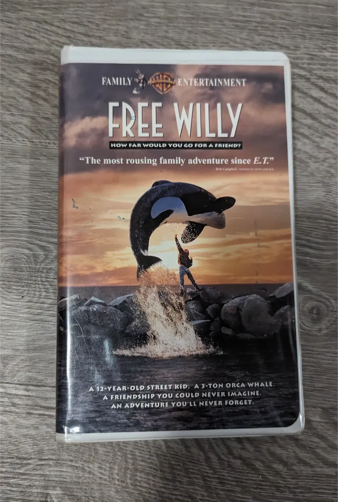 Free Willy VHS Tape Movie photo 1