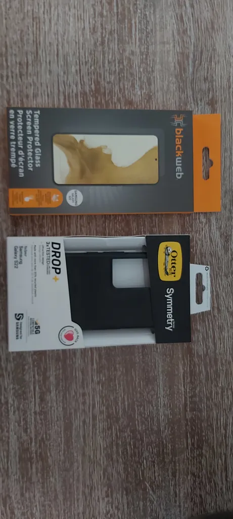 Otter Box symmetry and screen protector for the Samsung S22 photo 1