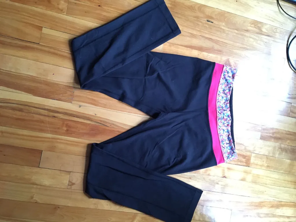 Lululemon leggings - size 8 (M) photo 1