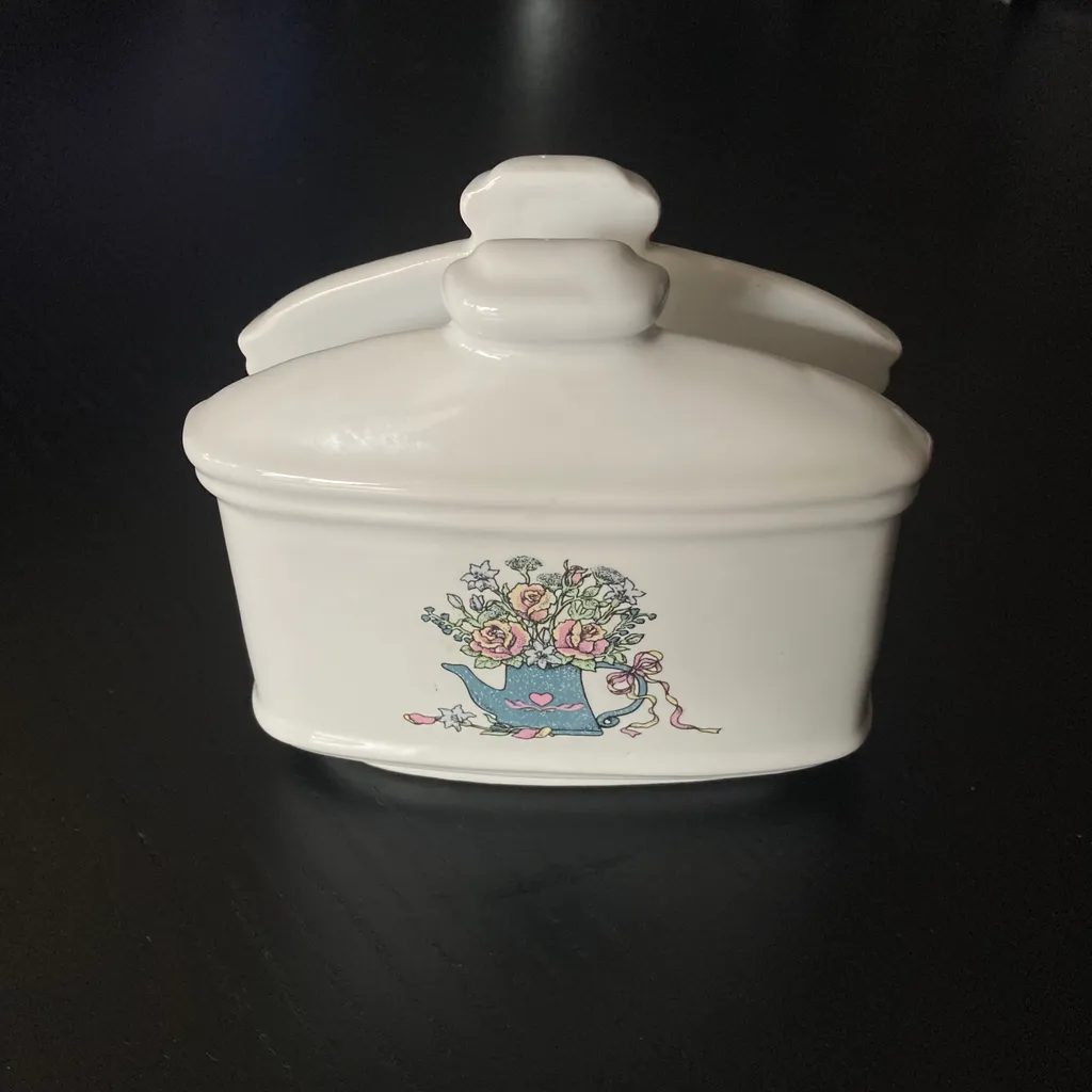 VINTAGE NAPKIN HOLDER  photo 1