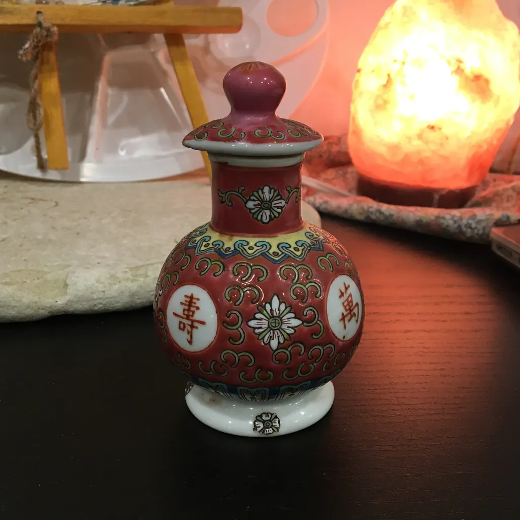Small decorative vessel photo 1