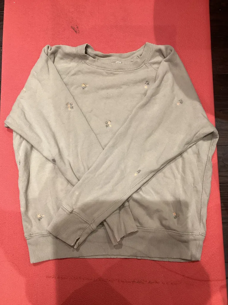 Aeries sweater photo 1