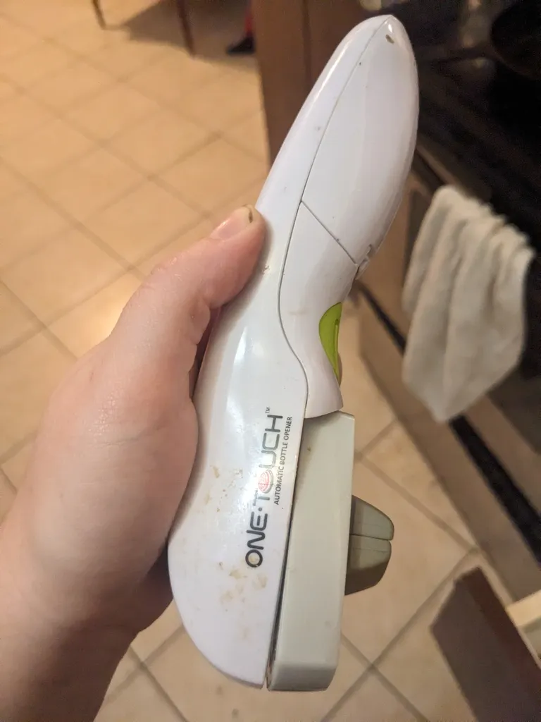 Electronic can opener photo 1