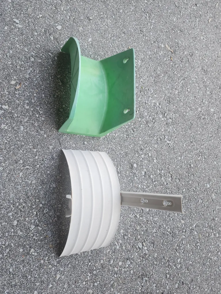 Garden hose holders photo 1