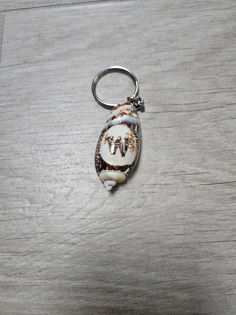 Seashell Keychain with W photo 1