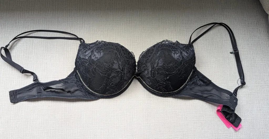 La Senza Black Lace Bra - Size 34C photo 1