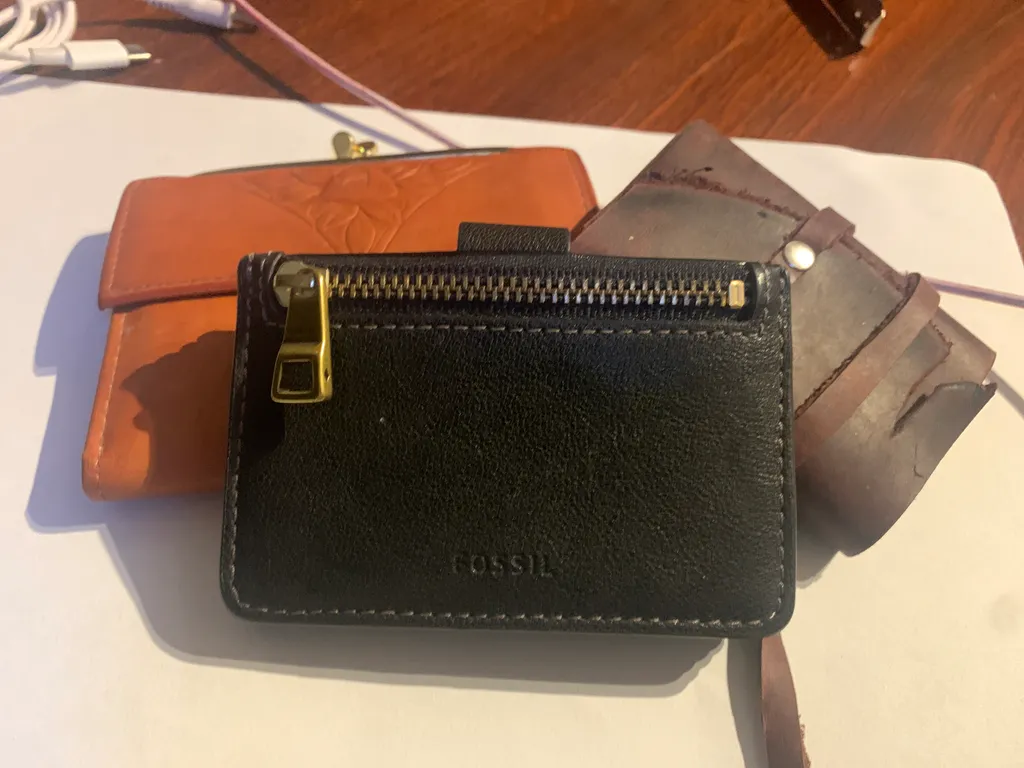 Fossil Goat Hide Leather Wallet with compartments  photo 1