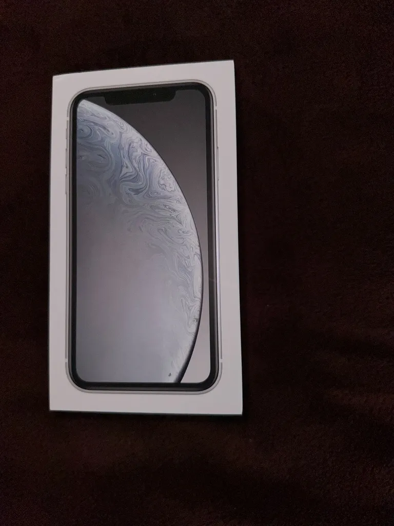 Whit iPhone XR 64gb photo 1