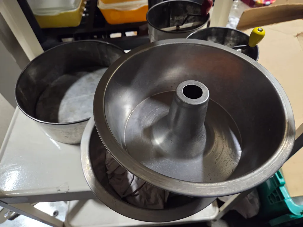 Bundt bans x 2 photo 1