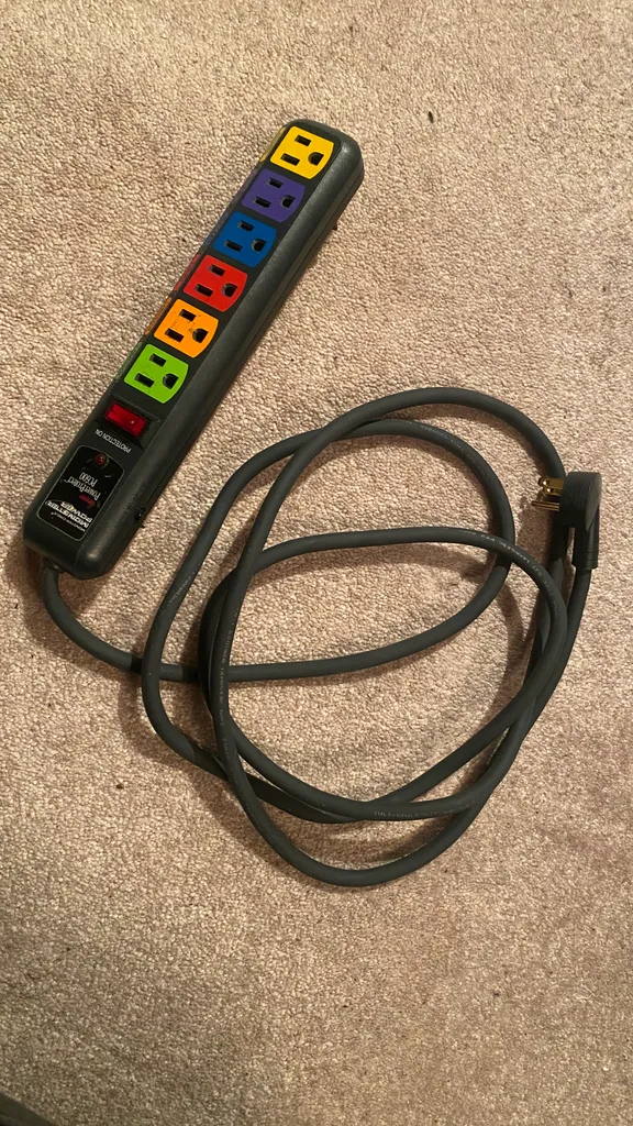 Monster Power Bar AV 600 Surge suppressor photo 1