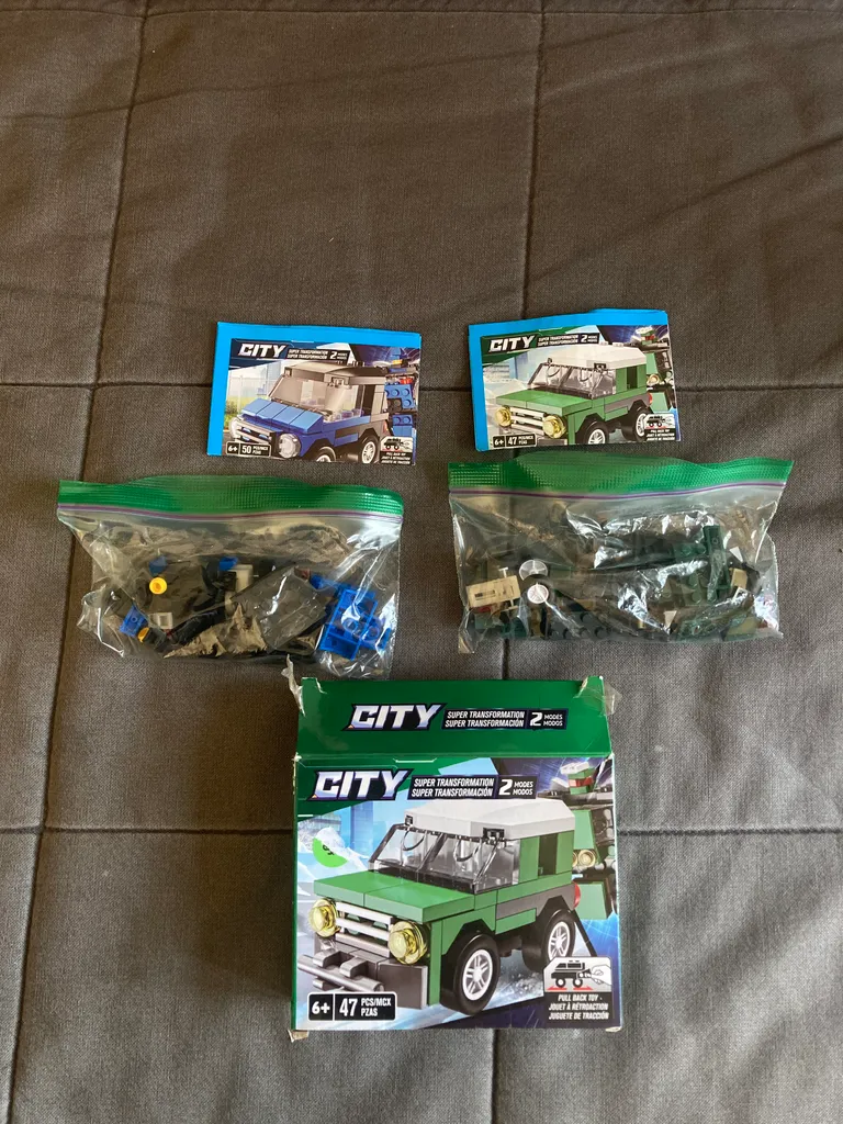 2  MINI LEGO SETS photo 1