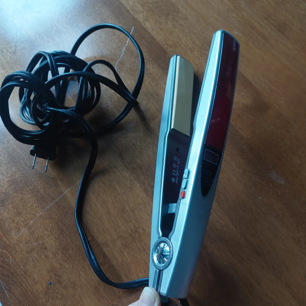 Hot iron/straightener photo 1
