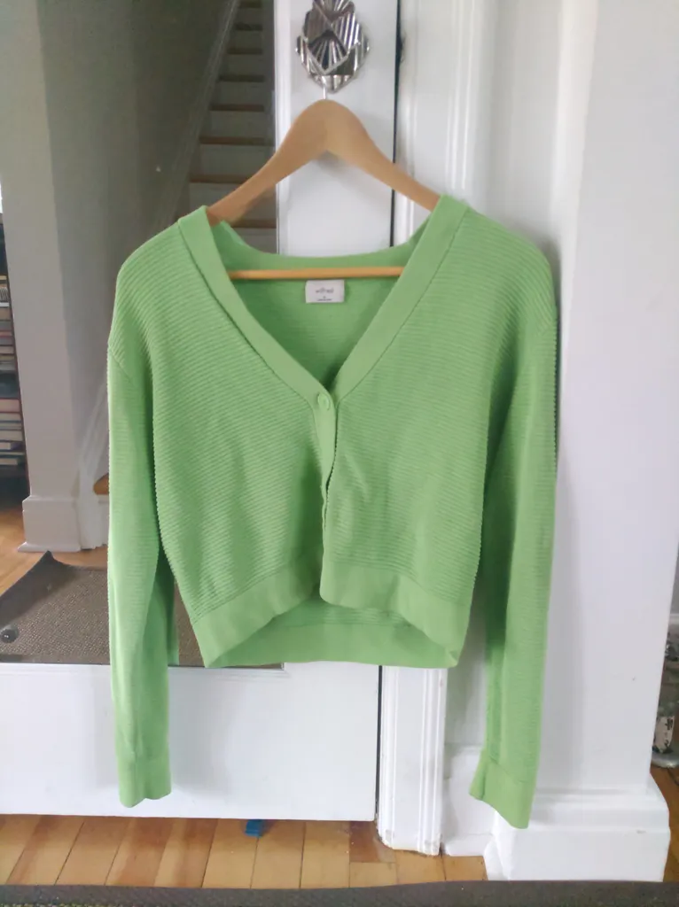 Green cardigan photo 1