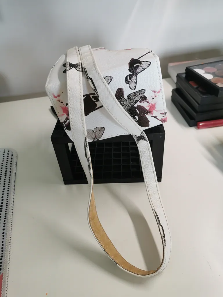 Sony a6000 Faux leather case white magnolia, with strap  photo 1