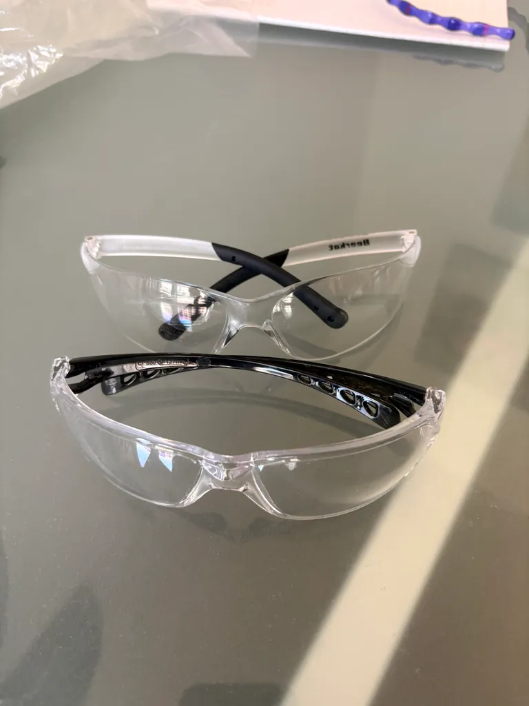 2 pairs of protection glasses photo 1